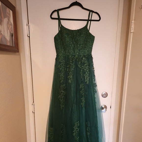 Green Lace Overlay Gown - Picture 4 of 5
